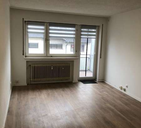 1-Raum-Wohnung mit Balkon und EBK in Obertshausen