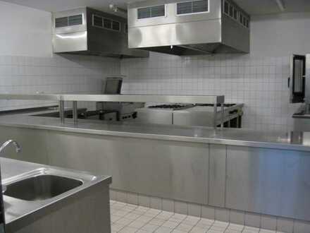 Gewerbeküche, Vorbereitungsküche mit Kücheneinrichtung und Büro