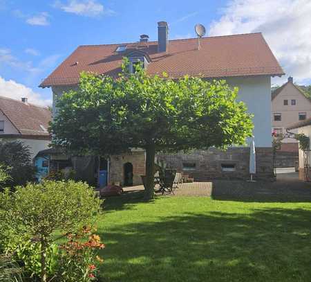 ***GERÄUMIGES STADTHAUS IN LÜTZELBACH MIT GROSSEM GARTEN***