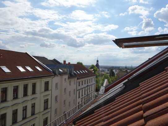 Lichtdurchflutete Dachgeschosswohnung in ruhiger Seitenstraße nahe dem Zentrum