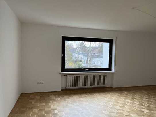 Modernisierte Wohnung mit vier Zimmern und Balkon in Rheinbach