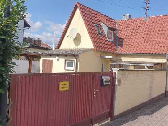 Günstiges 4-Zimmer-Einfamilienhaus mit EBK in Lingenfeld