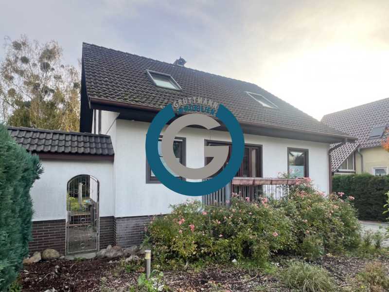 VIEL PLATZ ZUM WOHNEN, ARBEITEN & ENTSPANNEN - GROSSE TERRASSE & POOL- GARAGE FÜR 2 PKW