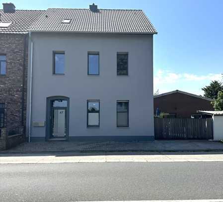 Moderne 4 Zimmer Maisonette-Wohnung mit Dachloggia und Stellplatz in Moers-Vennikel/Grenze Traar