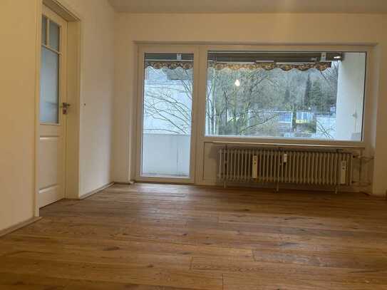 Exklusive 1-Zimmer-Wohnung, geh. Innenausstattung mit Balkon und EBK in Bad Neuenahr-Ahrweiler