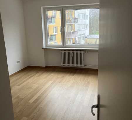 Exklusive 3-Zimmer-Wohnung mit gehobener Innenausstattung mit Balkon in München Obergiesing