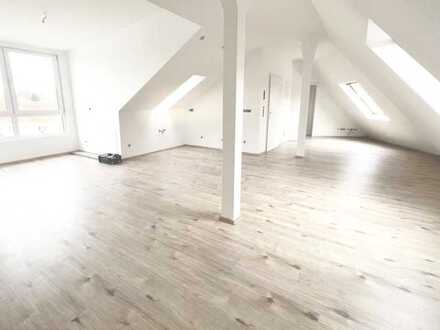 Moderne, lichtdurchflutete Loft-Wohnung über den Dächern von Hanau - City