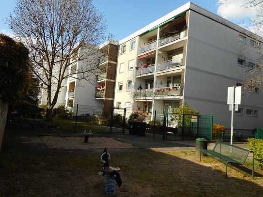 3 Zimmer mit Balkon und Einbauküche an älteres Paar ohne Kinder in Köln-Pesch