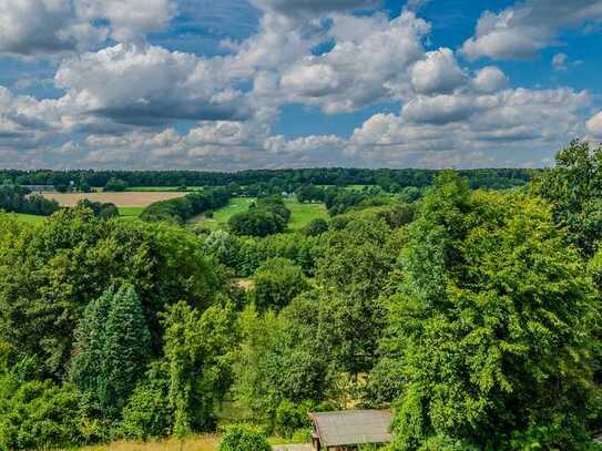 Traumhafter Ausblick auf den Golfclub inmitten der Natur