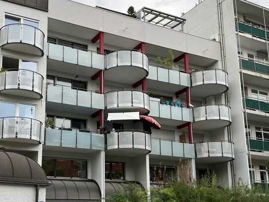 Herrlich zentral gelegene 2 Zi- Wohnung, mit großem, ruhigem Südbalkon in Pasing
