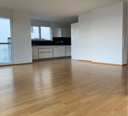 Geschmackvolle 4-Raum-Maisonette-Wohnung mit gehobener Innenausstattung mit EBK in Gerlingen