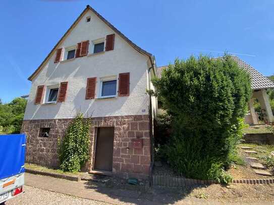 *Einfamilienhaus mit Einliegerwohnung und großen Garten*