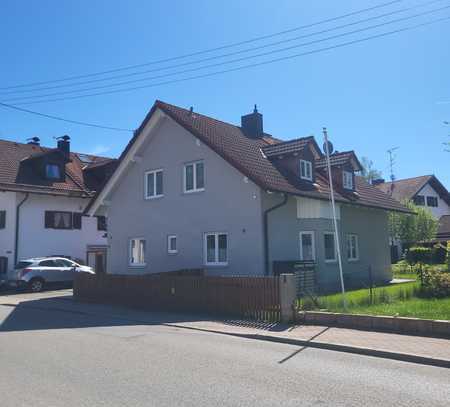 2,5-Zimmer-Wohnung mit Terrasse und Einbauküche in Hohenlinden