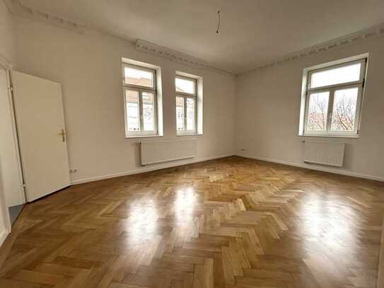 Altbau trifft Moderne: Stilvoll renovierte 2-Zimmer-Wohnung in bester Lage in Schwabing-West