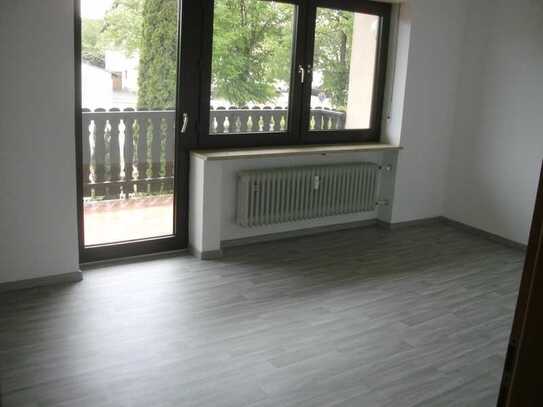 Ruhige 3-Zimmer-Wg.mit Balkon und Garage in Alteglofsheim