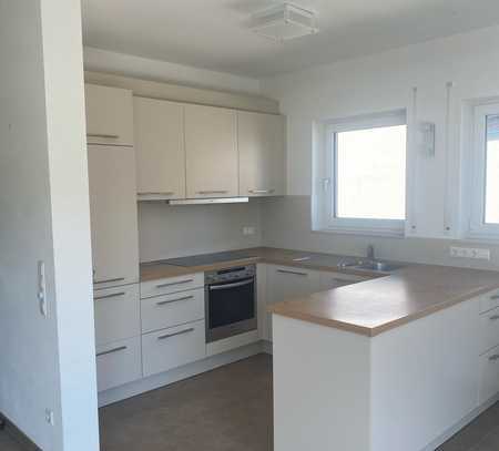 Schöne 3.5 Zimmerwohnung mit großem Balkon