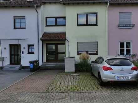 Geräumige 2-Zimmer-DG-Wohnung mit Süd-Balkon in Oftersheim