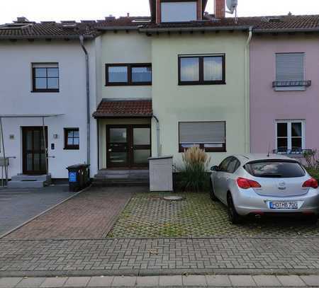 Geräumige 2-Zimmer-DG-Wohnung mit Süd-Balkon in Oftersheim