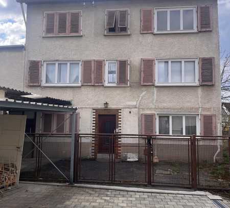 Vergangenheit trifft Zukunft - sanierungsbedürftiges Haus mit vielen Möglichkeiten