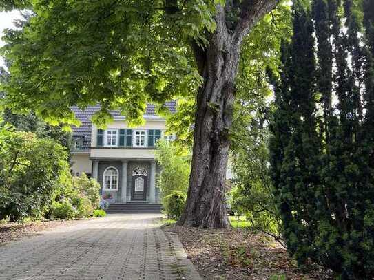 Spektakulär ! Herrschaftliche Stadtvilla in traumhafter Parkanlage und genehmigter Bauvoranfrage