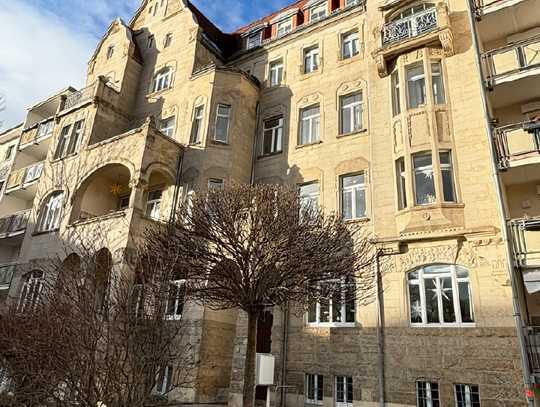 Münchner Platz // tolle 2-Zi.-Altbauwohnung mit Balkon & Erker