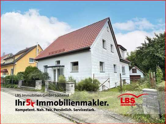 Großes Einfamilienhaus mit ELW, Anbau und Garage