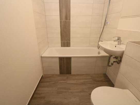 Mit dem Aufzug ins Familienglück…4-RW mit Wanne und Balkon!!!