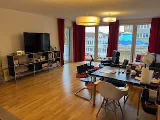 Helle, seniorengerechte 2-Zimmer-Wohnung, Fahrstuhl, Balkon und EBK in Neustadt an der Weinstraße