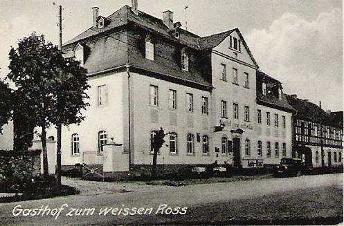 Geräumiges 33-Zimmer-Herrenhaus mit 3 Nebengebäuden (als Vierseithof) in Harth-Pöllnitz