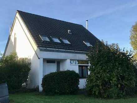 Freistehendes Haus mit 3 Wohneinheitein in ruhiger Lage