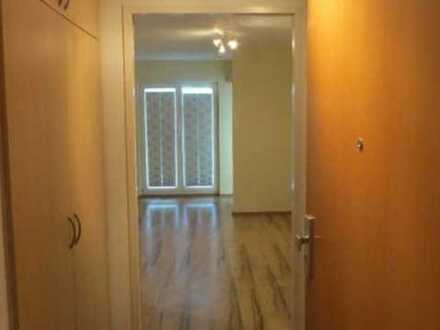 Stilvolle 2-Zimmer-Wohnung mit Balkon und EBK in Berlin