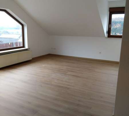 Schöne 2 ZKB DG Wohnung