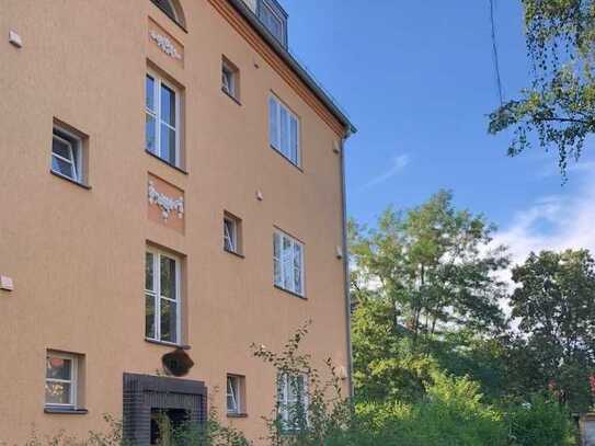 Bezugsfreie 3-Zimmer-Altbauwohnung mit großzügigem Südwest-Balkon