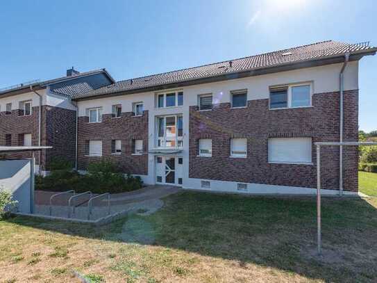 Moderne Wohnung mit Balkon und Blick ins Grüne