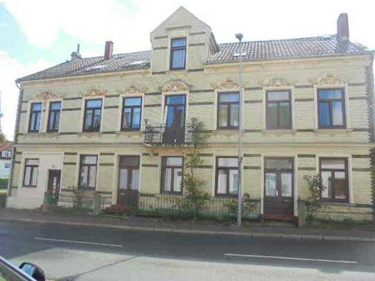 Gepflegtes Mehrfamilienhaus in Hemelingen, 8 Wohnungen, Garage, großes Grundstück als Kapitalanlage