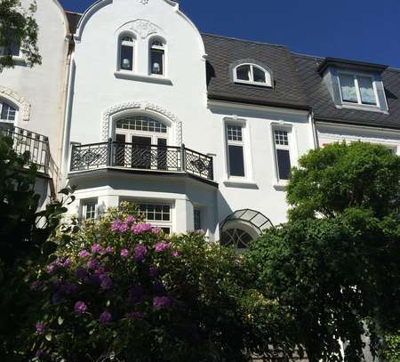 Jugendstil Beletage in Harvestehude mit Kamin und Parkplatz