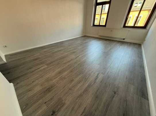 3. OG / Bad mit Fenster /offene Küche! frei ab sofort