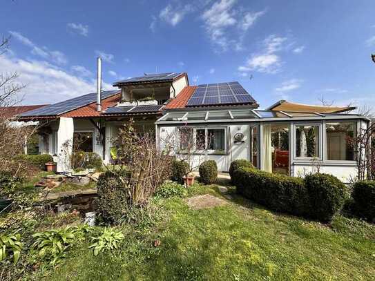 *Reserviert* 1-/2-FAMILIENHAUS MIT WINTERGARTEN, PV-ANLAGE UND GARAGE