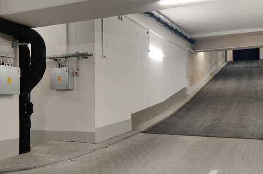 Tiefgaragenstellplatz (Multiparker) in der Nähe von Harras