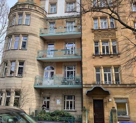 Wohnen & Arbeiten ... oder grosse Studenten-WG ? Schöne Jugendstil-Etage mit Balkon in Burgnähe