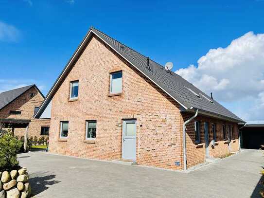 Moderne Doppelhaushälfte mit Carport an den Wiesen in Klanxbüll