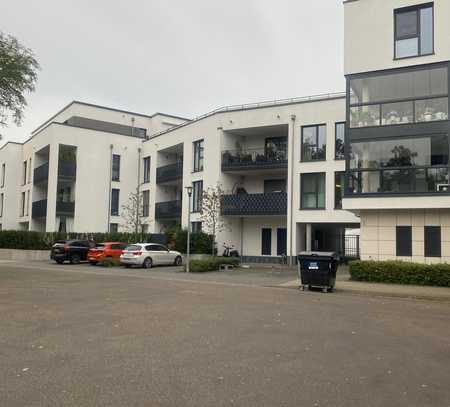 Hanau: Luxuriöse 4 ZW mit Balkon und TG-Stellplatz!