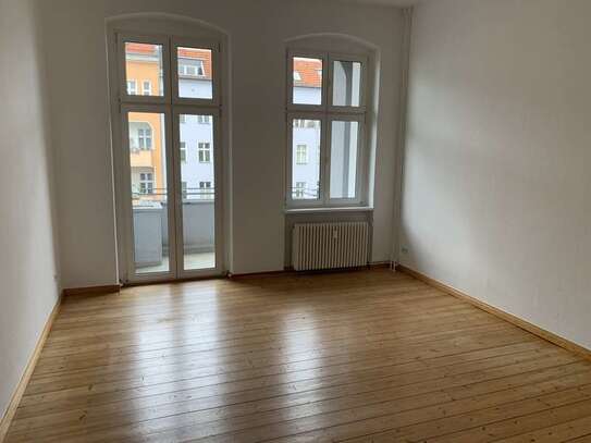 Schöne Altbau-Wohnung mit Balkon in Berlin Charlottenburg