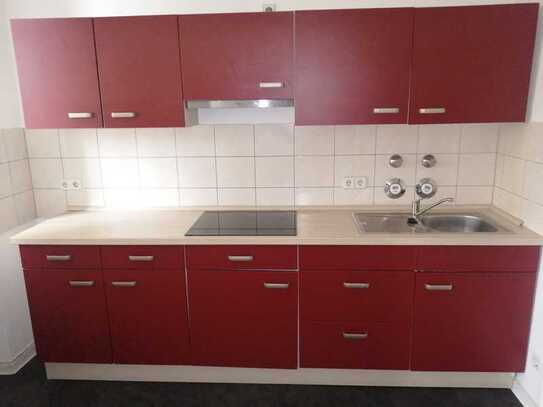 Gemütliche, ruhig zur Hofseite gelegene 2 Raum Wohnung mit Einbauküche und Balkon freut sich über...