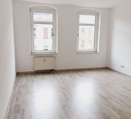 Modernes Laminat - EBK mgl.* - Balkon - WG-gerecht- im 2.OG