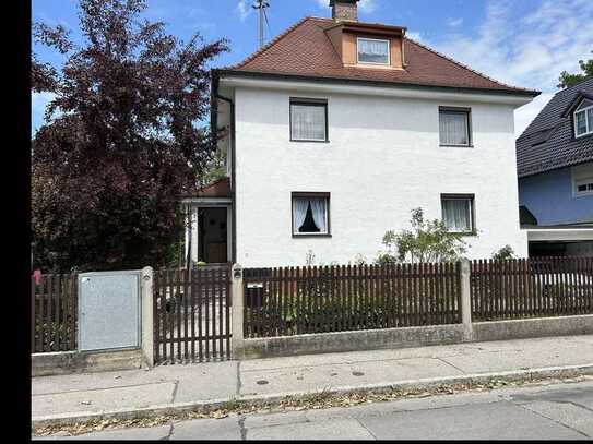 Provisionsfrei - Einfamilienhaus mit Terrasse und Garten in München