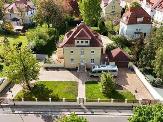 Exklusive Villa in Gartenstadt mit großem Grundstück und Pool bei Leipzig und Halle