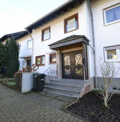 Reihenmittelhaus mit südausgerichteten Garten, Balkon, Kamin, Einzelgarage in Lützenkirchen!