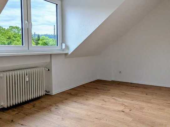 Große 4 Zimmer Wohnung mit Gartenanteil, Garage und Stellplatz