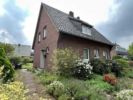 Freistehendes Ein- bzw. Zweifamilienhaus mit Garten & Garage